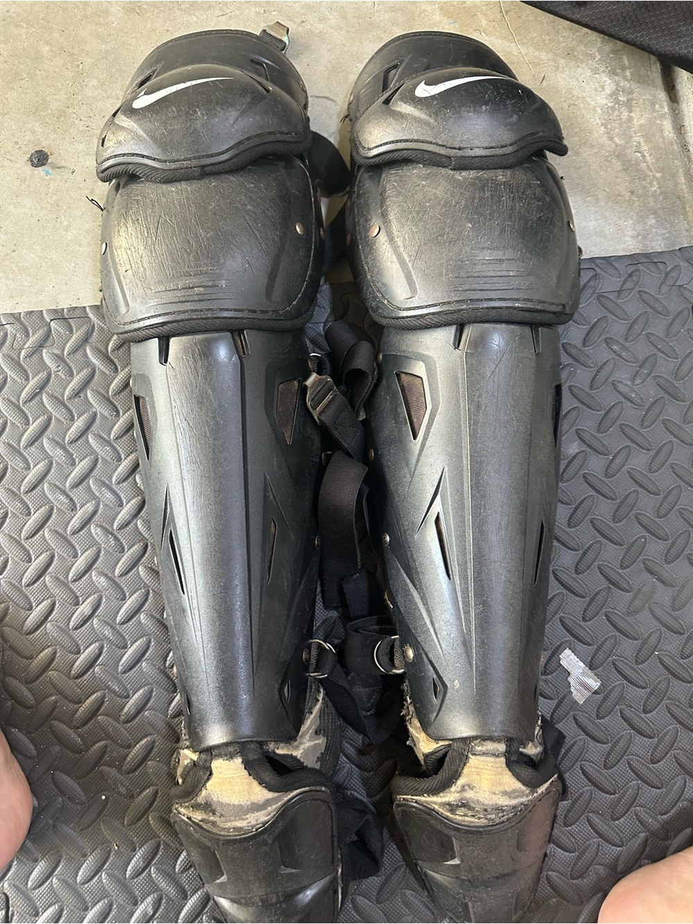 Nike Diamond Elite Catcher Leg Guards